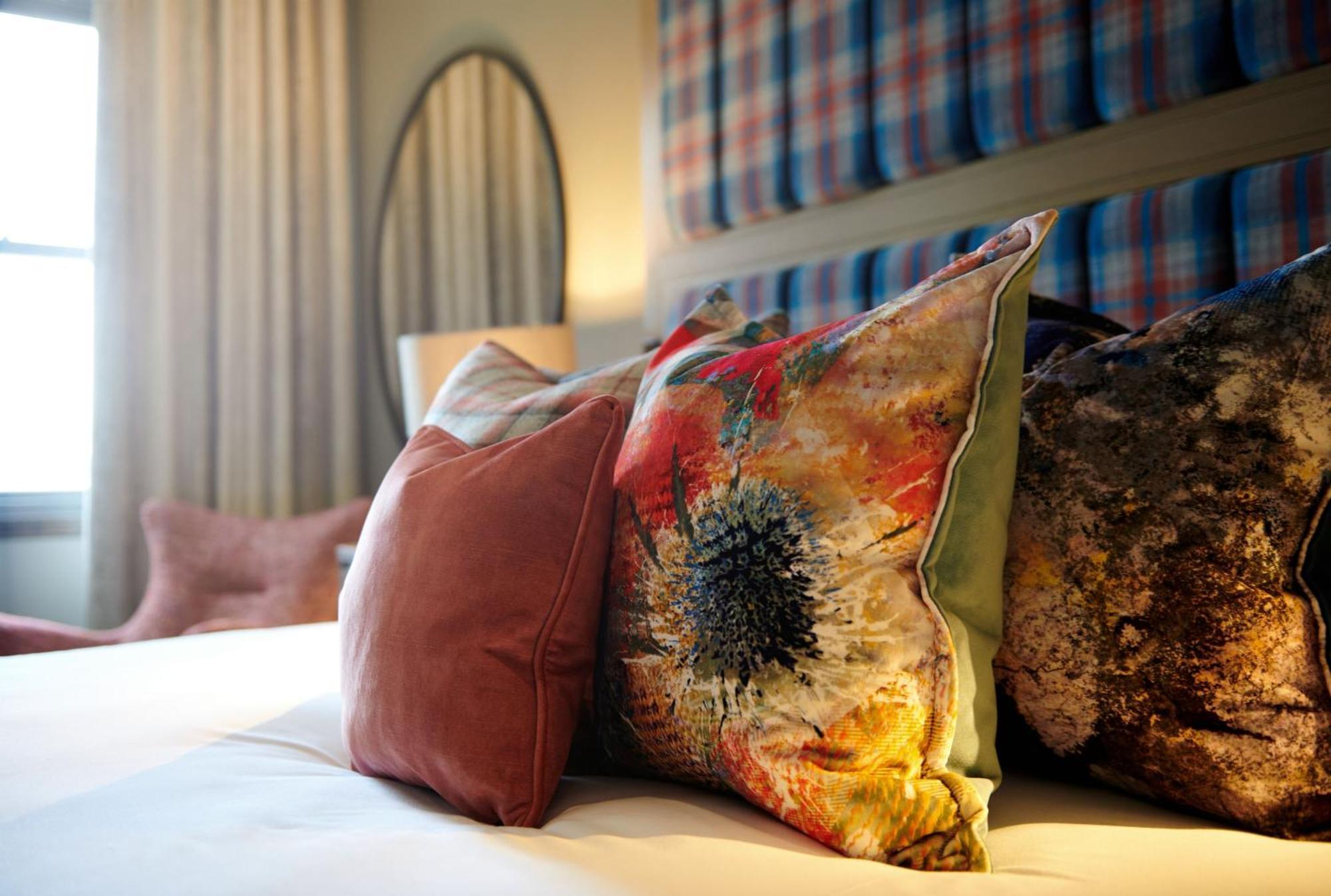 Cameron House On Loch Lomond Alexandria Esterno foto Decorative cushions