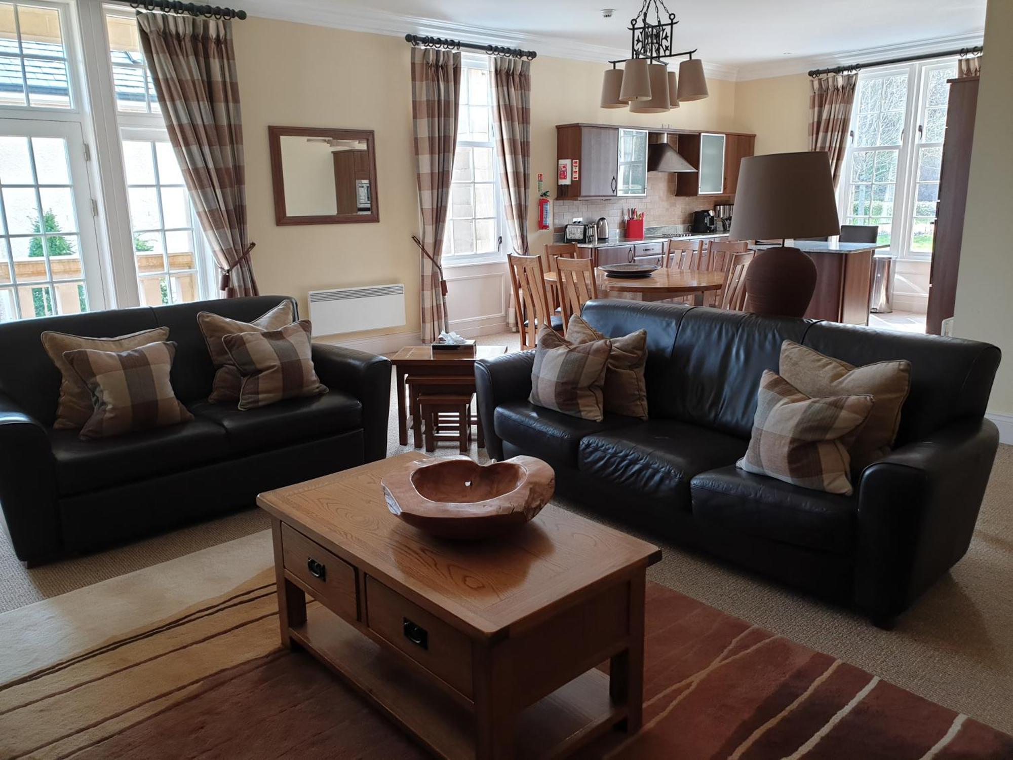 Cameron House On Loch Lomond Alexandria Esterno foto The interior of a typical apartment at the hotel