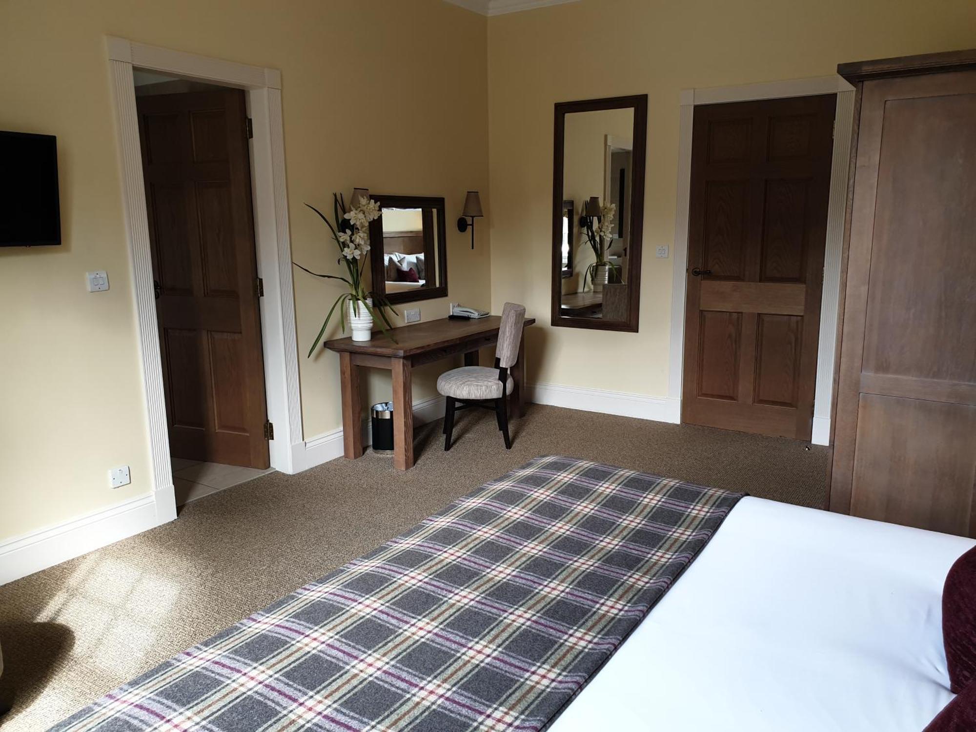 Cameron House On Loch Lomond Alexandria Esterno foto A bedroom at the hotel