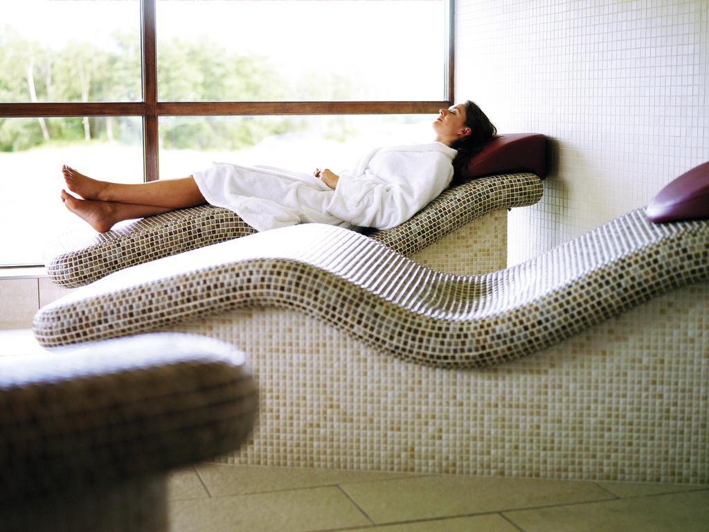 Cameron House On Loch Lomond Alexandria Esterno foto A woman relaxing on a spa bed